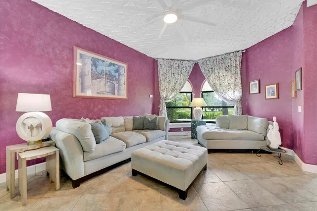 Residence photo 11