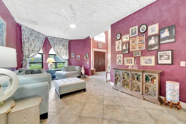 Residence photo 12