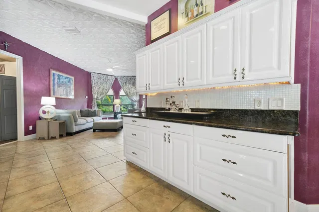 Residence photo 19