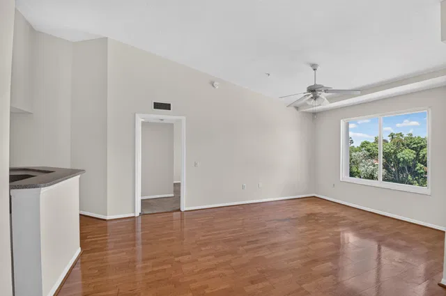 Residence photo 11