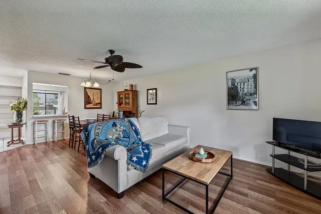 Residence photo 8