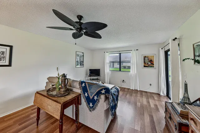Residence photo 10