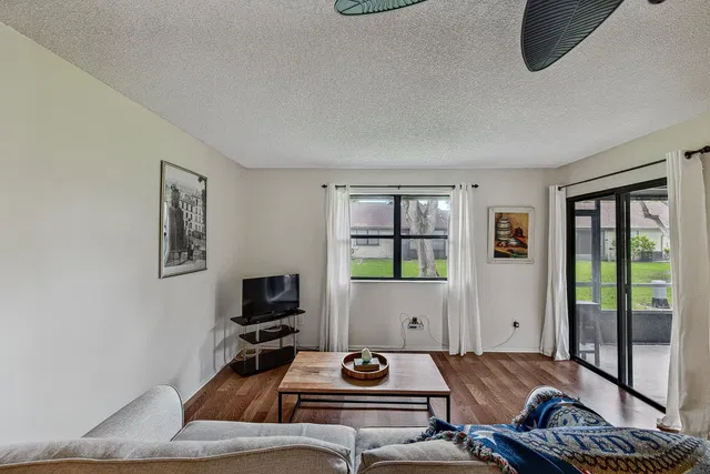 Residence photo 11