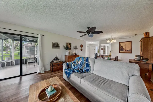 Residence photo 16