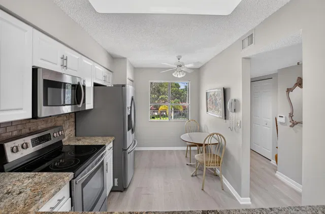 Unit 307 photo 13