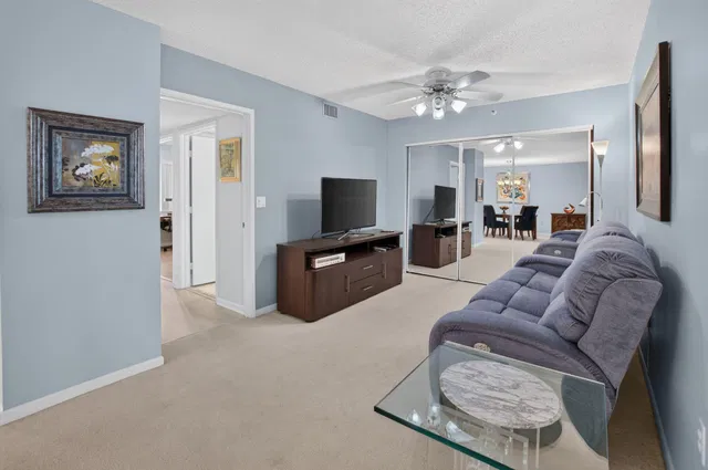 Unit 307 photo 17