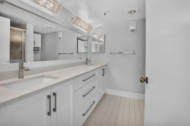 Unit 307 photo 26