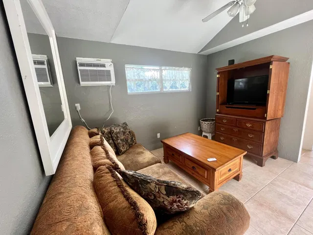  Unit Cottage photo 7