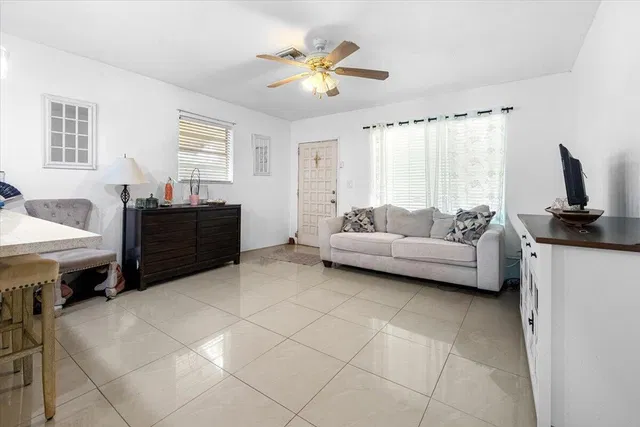  Residence photo 6