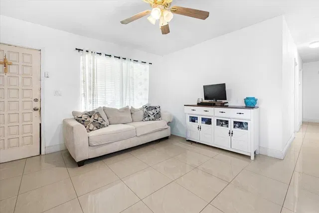  Residence photo 11