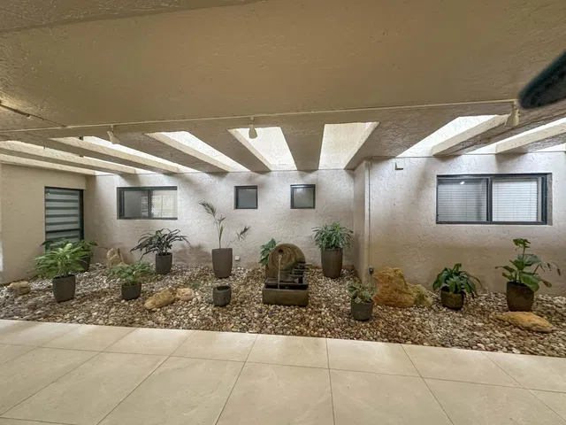  Unit 501 photo 4