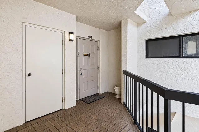  Unit 501 photo 7