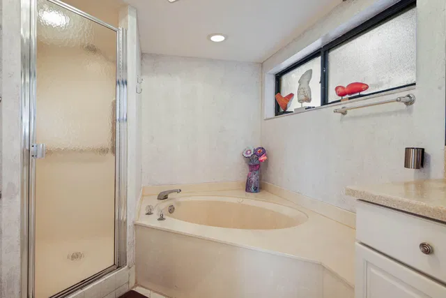  Unit 501 photo 26