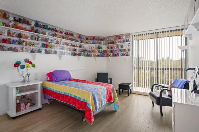  Unit 501 photo 31