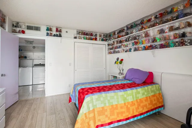  Unit 501 photo 32
