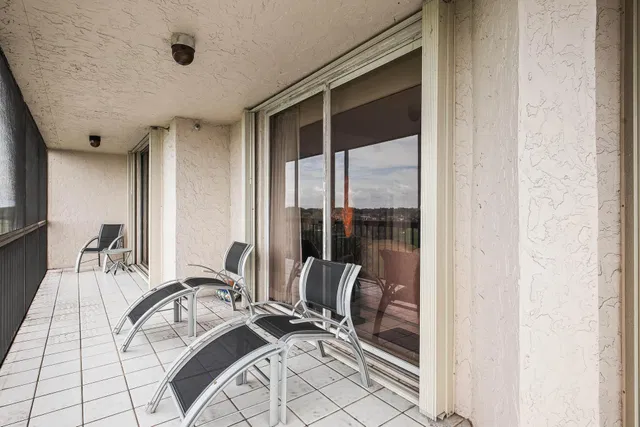  Unit 501 photo 35