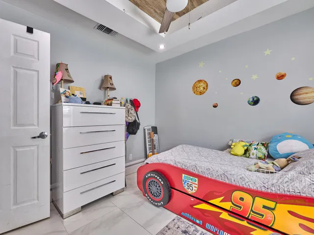 Residence photo 39