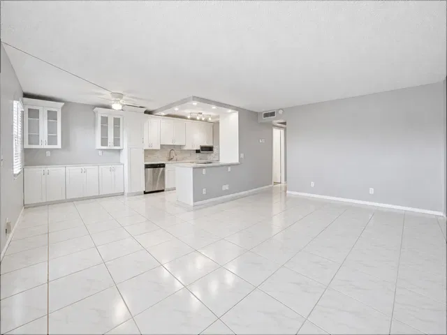 Residence photo 2