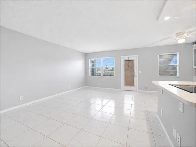 Residence photo 3