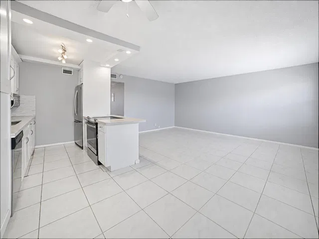 Residence photo 5