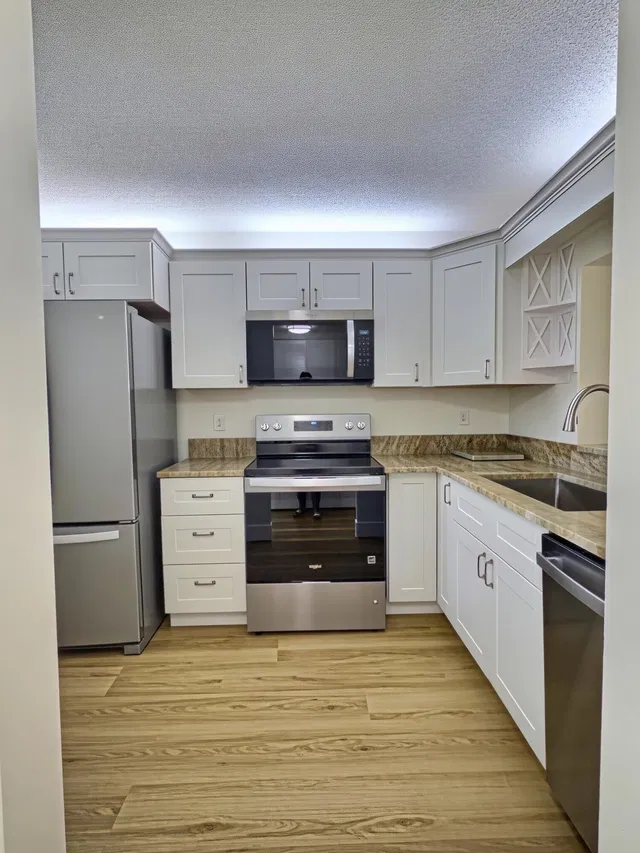 Unit 106 photo 3