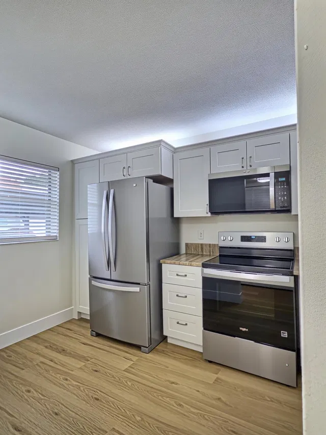 Unit 106 photo 4