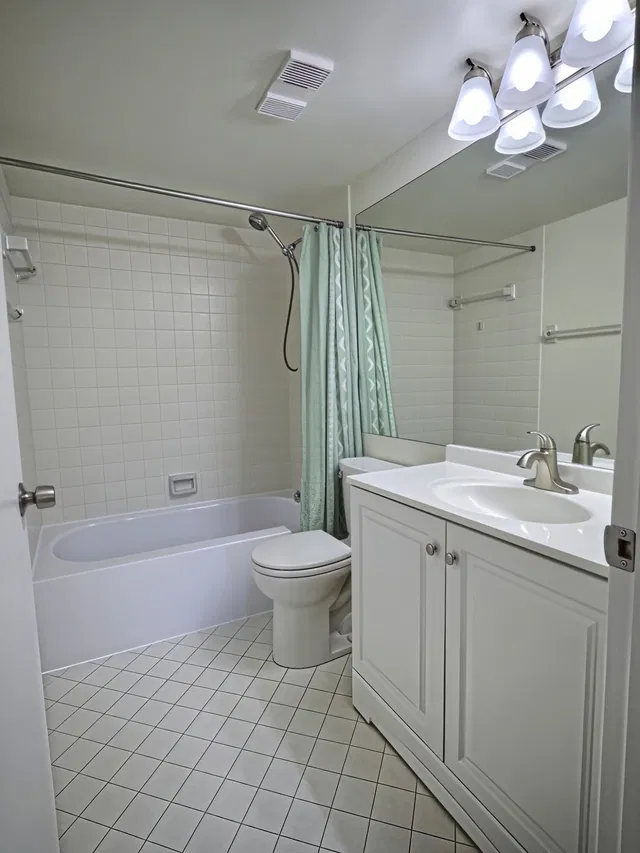 Unit 106 photo 16