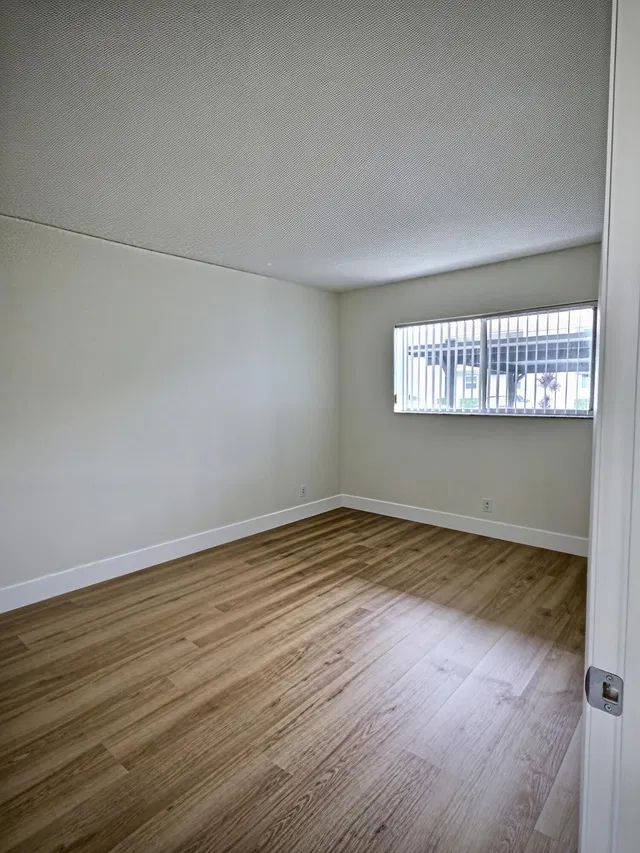 Unit 106 photo 18