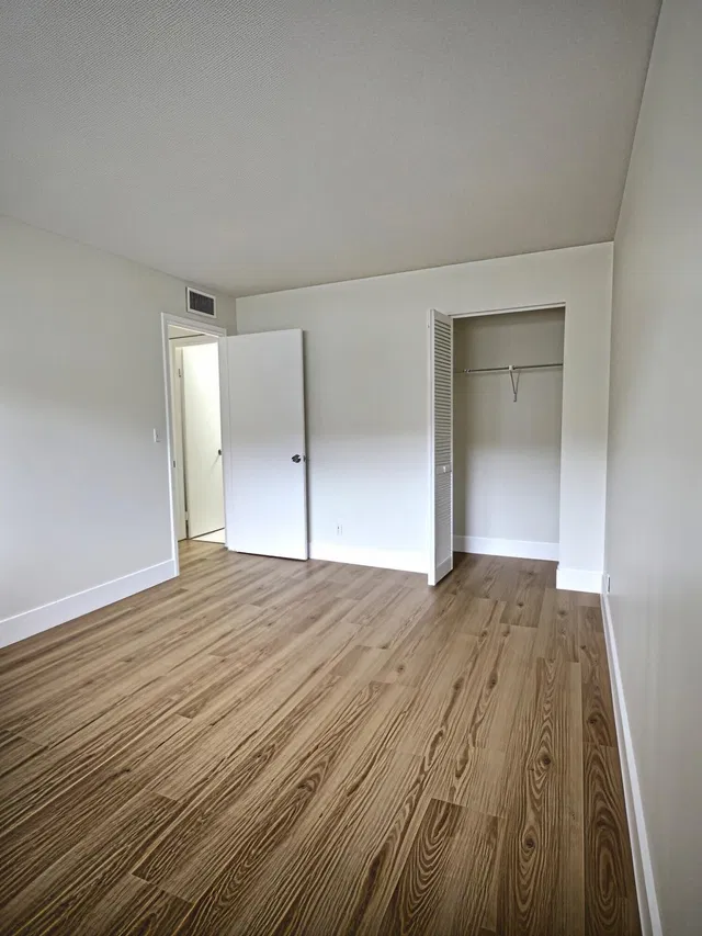 Unit 106 photo 19