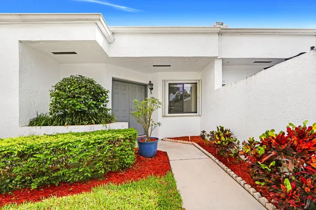 Residence photo 3