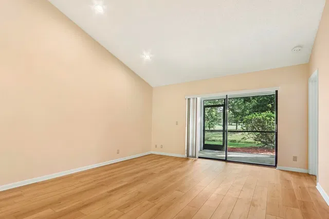 Residence photo 8