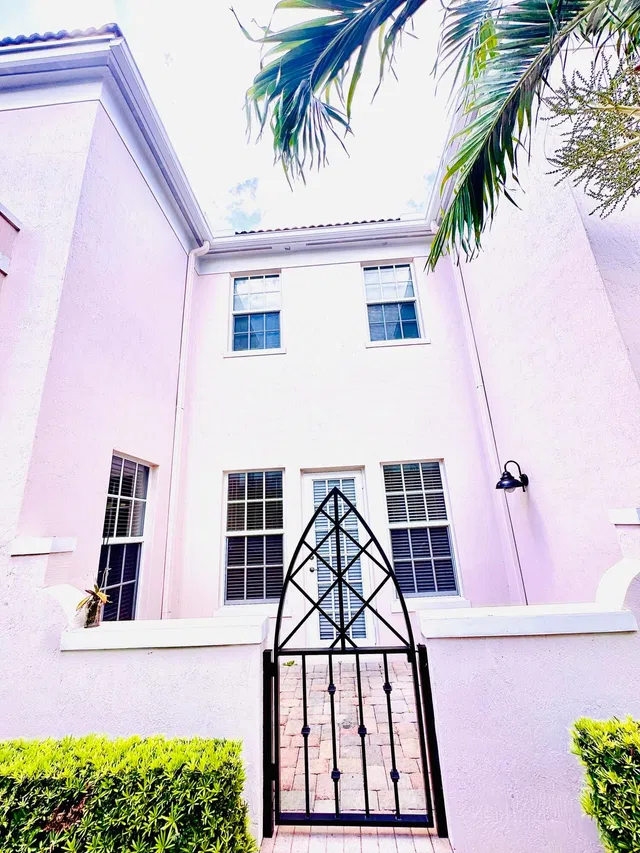Residence photo 2