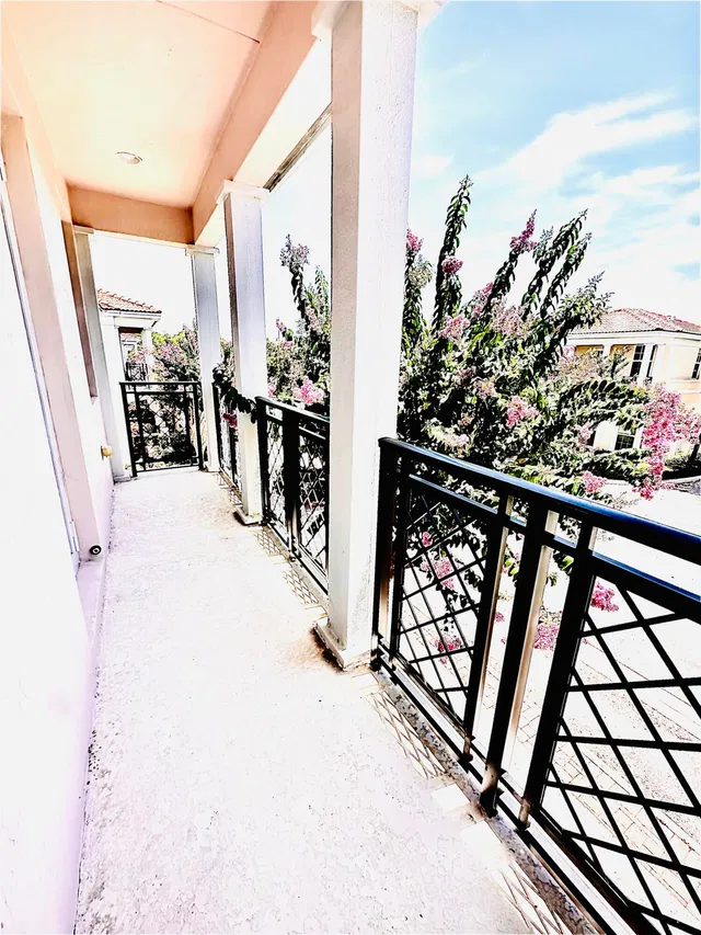 Residence photo 14