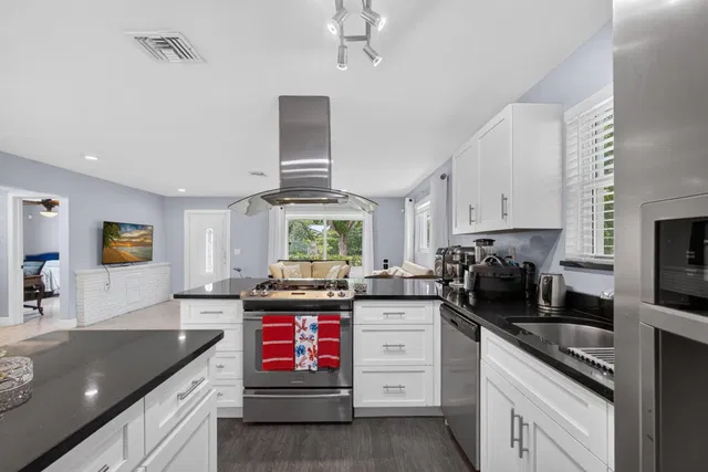 West Palm Beach Residence photo 4
