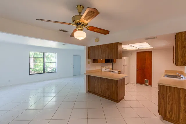  Residence photo 4