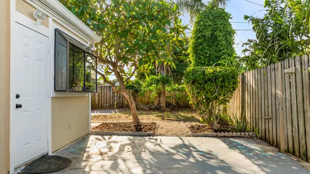 Residence photo 63
