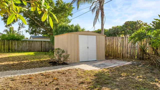 Residence photo 66