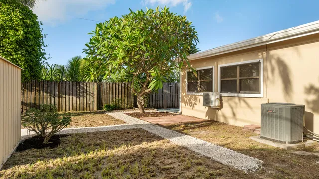 Residence photo 72
