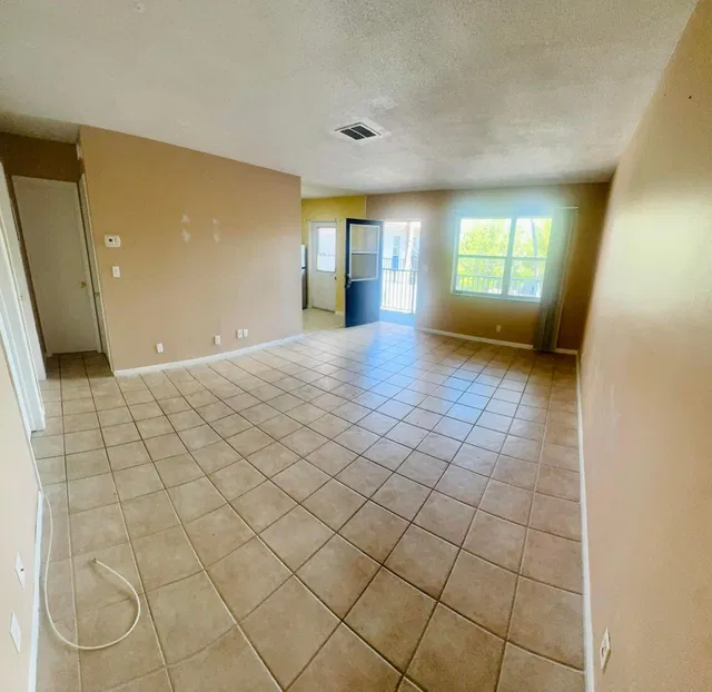  Unit 0250 photo 4