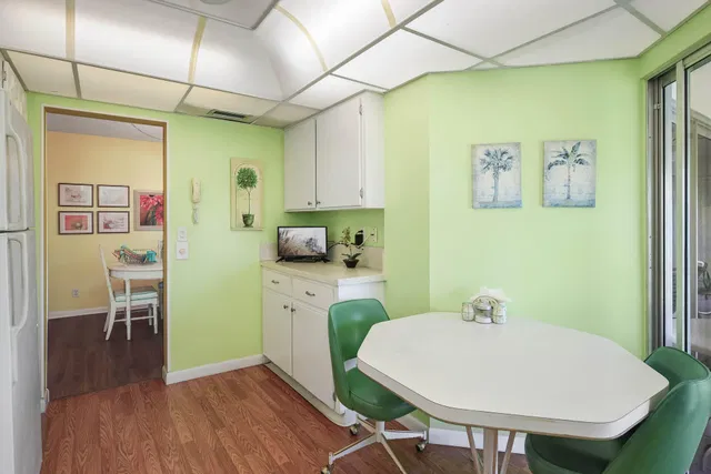 Unit 402 photo 10