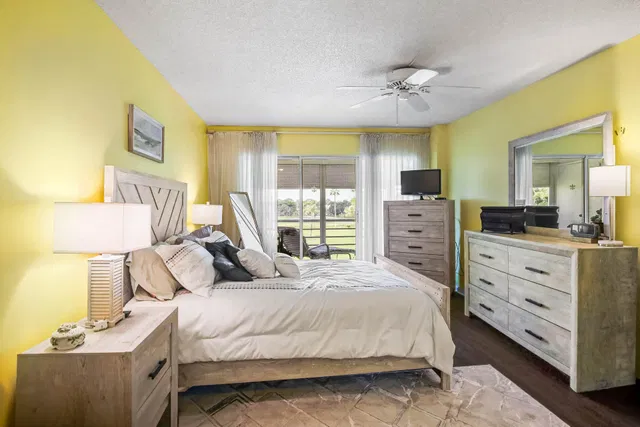Unit 402 photo 12