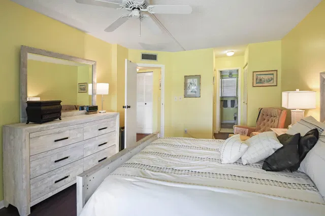 Unit 402 photo 13
