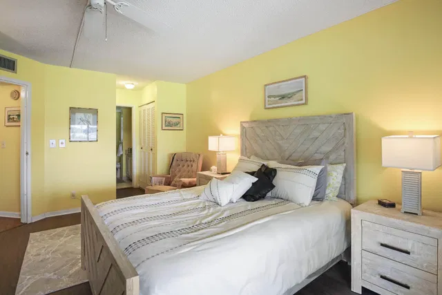 Unit 402 photo 14