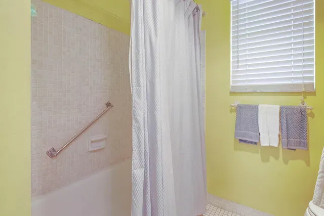 Unit 402 photo 16