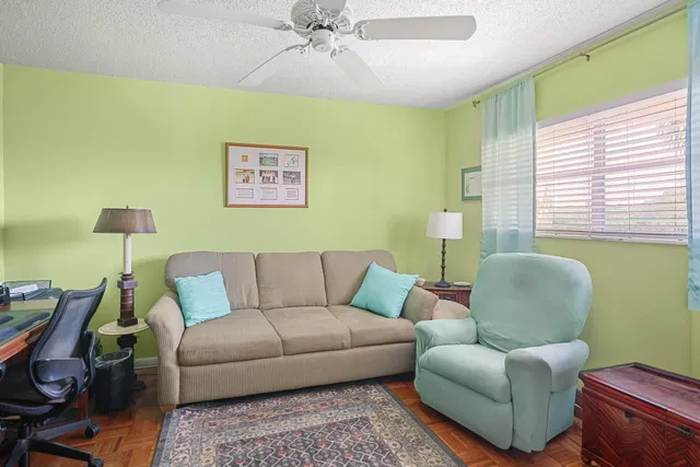 Unit 402 photo 17