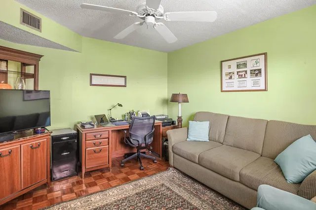 Unit 402 photo 18