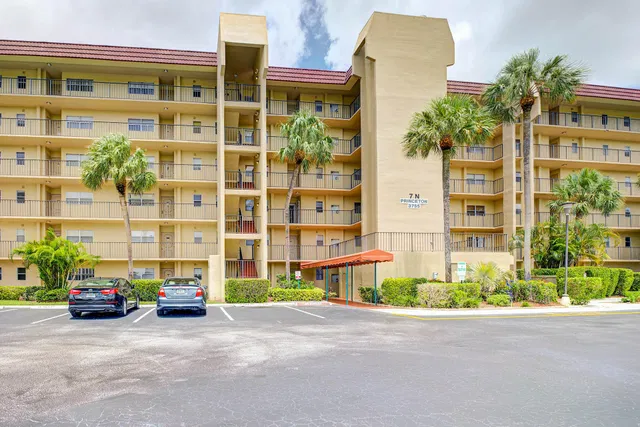 Unit 402 photo 30