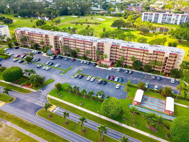 Unit 402 photo 32