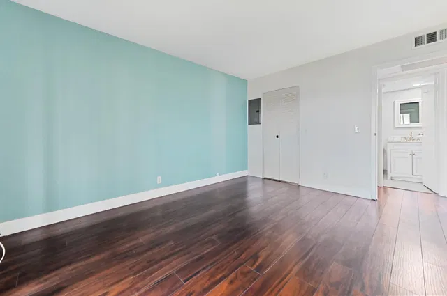  Residence photo 8