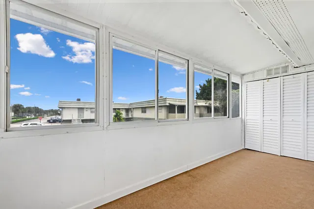  Residence photo 17